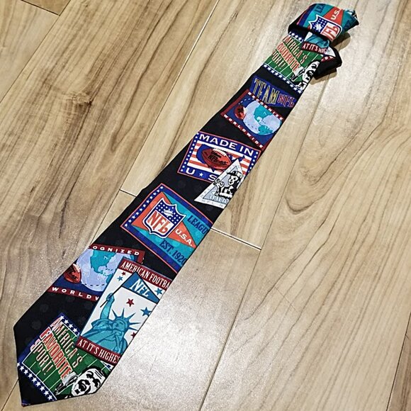 Vintage RM Style NFL Football America's Favorite Sport Men Silk Necktie Tie 55.5 - Picture 2 of 6